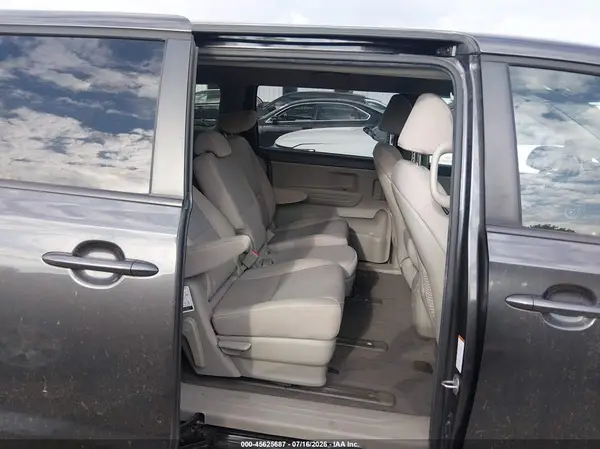 KNDMB5C19J6383139 2018 KIA SEDONA - Image 8