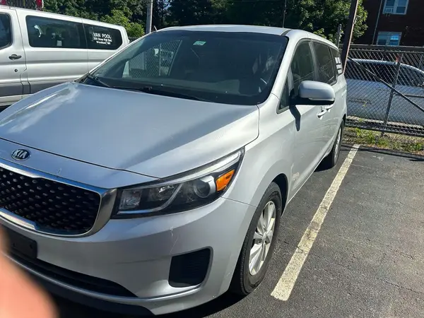 KNDMB5C19J6383643 2018 KIA SEDONA - Image 2