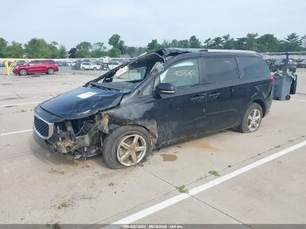 KNDMB5C19J6394643 2018 KIA SEDONA - Image 2