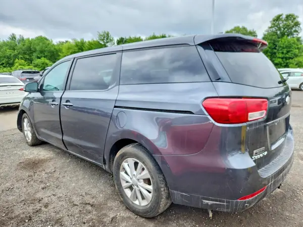 KNDMB5C19J6395775 2018 KIA SEDONA - Image 2