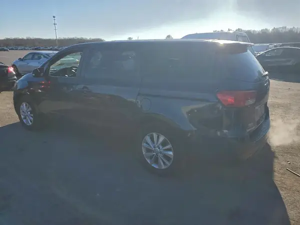 KNDMB5C19J6395792 2018 KIA SEDONA - Image 2