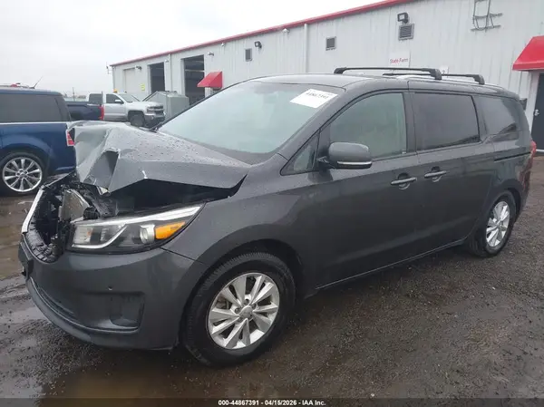 KNDMB5C19J6423851 2018 KIA SEDONA - Image 2