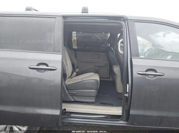 KNDMB5C19J6423851 2018 KIA SEDONA - Image 8