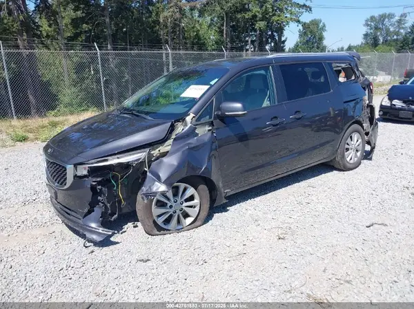 KNDMB5C19J6424210 2018 KIA SEDONA - Image 2