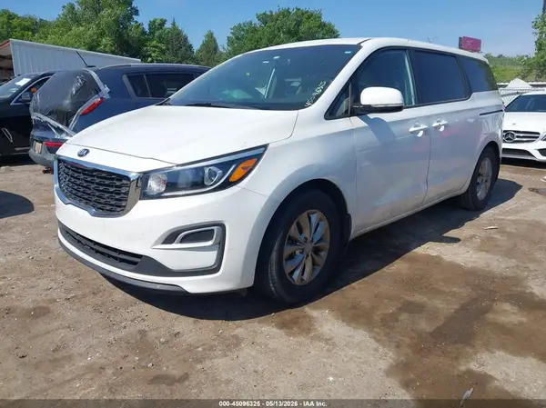 KNDMB5C19K6540766 2019 KIA SEDONA - Image 2