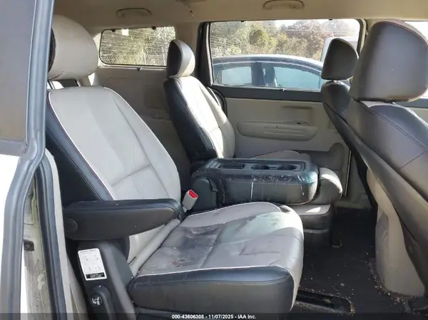 KNDMB5C19L6577883 2020 KIA SEDONA - Image 8