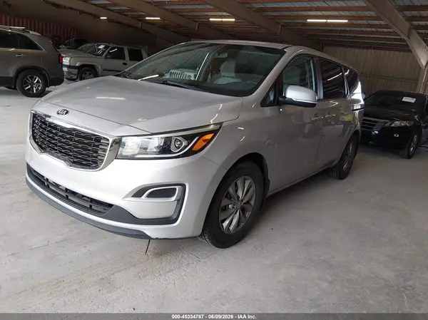 KNDMB5C19L6619596 2020 KIA SEDONA - Image 2