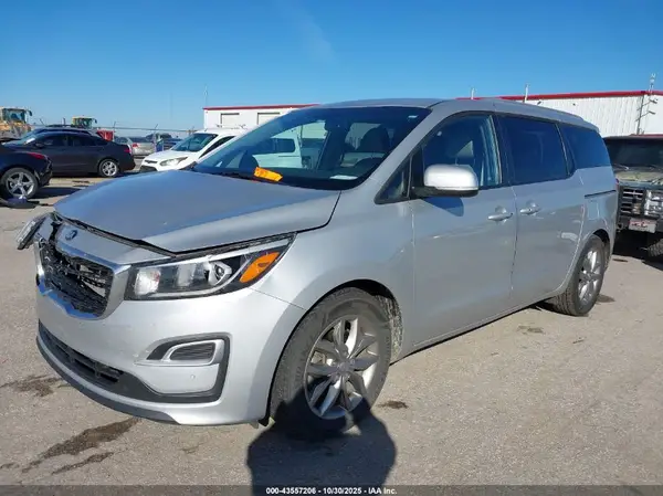 KNDMB5C19L6647561 2020 KIA SEDONA - Image 2