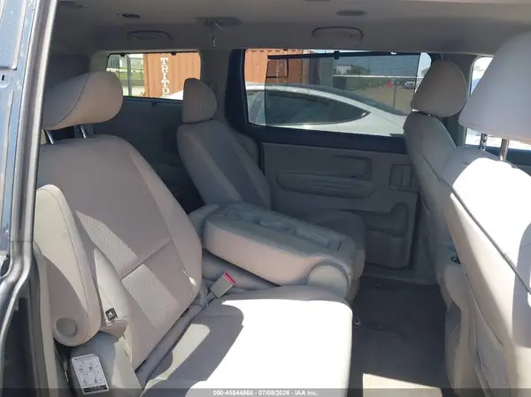 KNDMB5C1XG6082825 2016 KIA SEDONA - Image 8