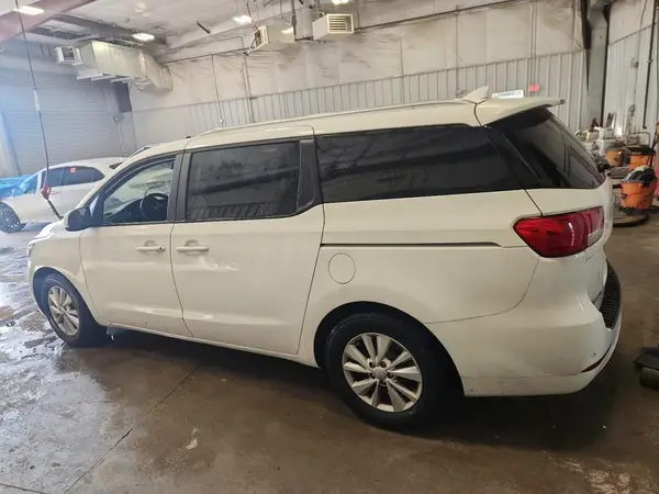 KNDMB5C1XG6099236 2016 KIA SEDONA - Image 2