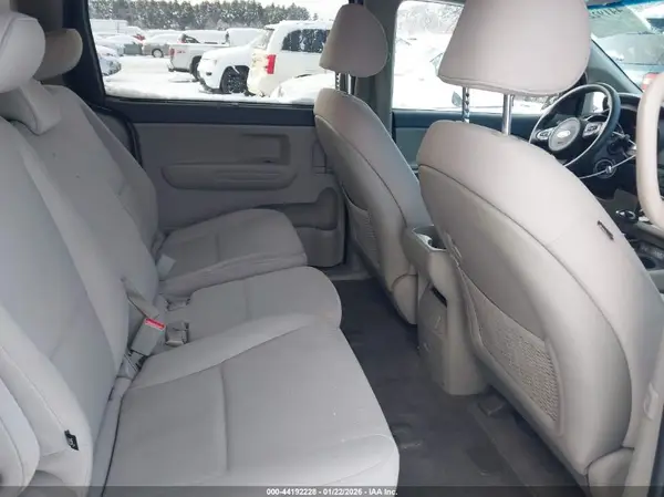 KNDMB5C1XG6118139 2016 KIA SEDONA - Image 8