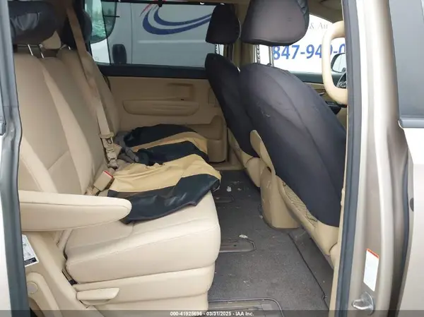 KNDMB5C1XG6130470 2016 KIA SEDONA - Image 8