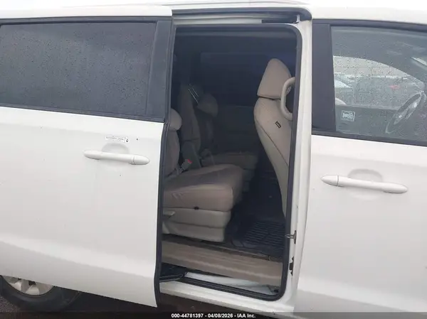 KNDMB5C1XG6168376 2016 KIA SEDONA - Image 8