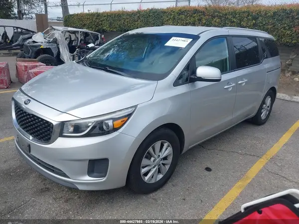 KNDMB5C1XG6175277 2016 KIA SEDONA - Image 2