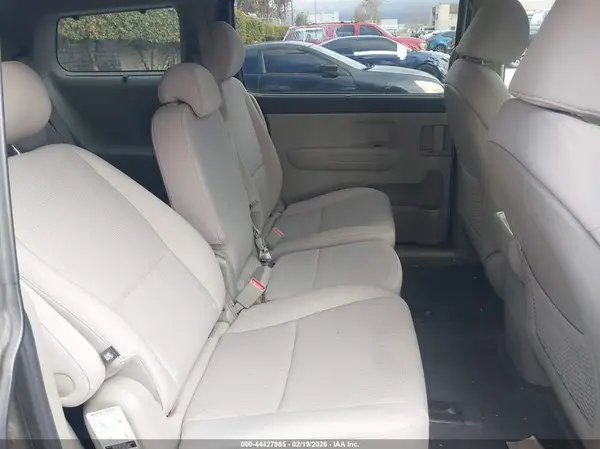 KNDMB5C1XG6175277 2016 KIA SEDONA - Image 8