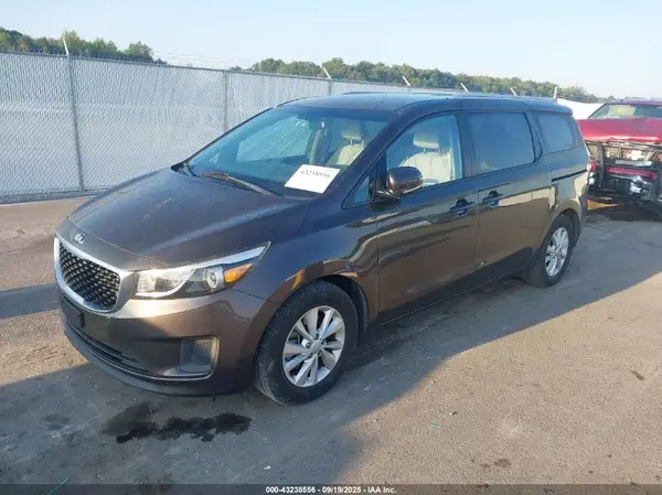 KNDMB5C1XG6197876 2016 KIA SEDONA - Image 2
