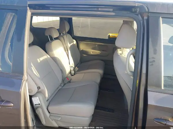 KNDMB5C1XG6197876 2016 KIA SEDONA - Image 8