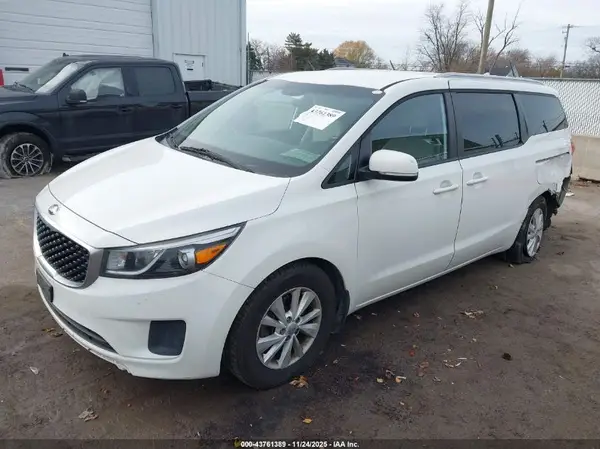KNDMB5C1XG6198882 2016 KIA SEDONA - Image 2