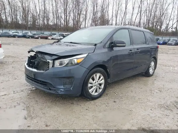 KNDMB5C1XG6205636 2016 KIA SEDONA - Image 2
