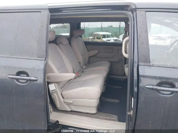 KNDMB5C1XG6205636 2016 KIA SEDONA - Image 8