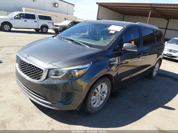 KNDMB5C1XG6215678 2016 KIA SEDONA - Image 2