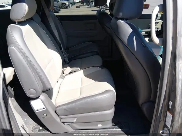 KNDMB5C1XG6215678 2016 KIA SEDONA - Image 8