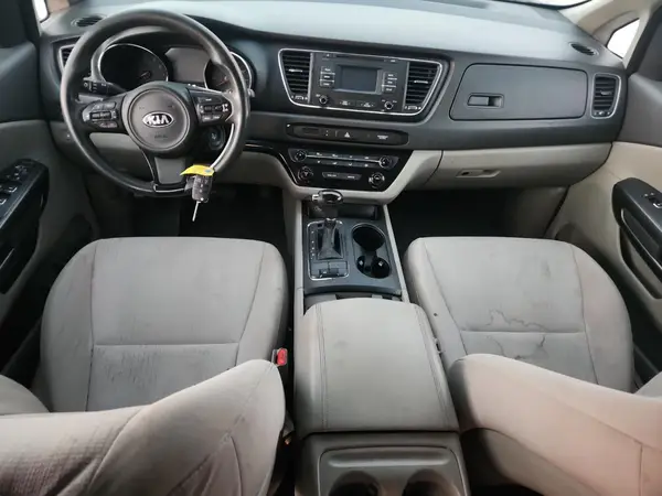 KNDMB5C1XH6218663 2017 KIA SEDONA - Image 8