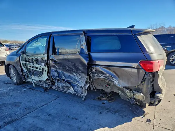 KNDMB5C1XH6220123 2017 KIA SEDONA - Image 2