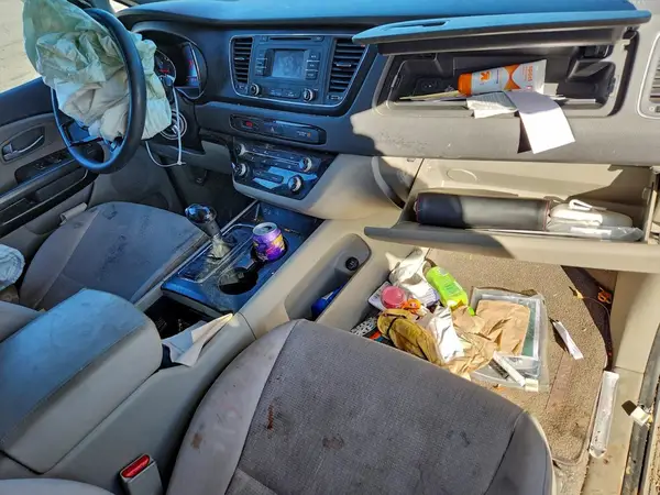 KNDMB5C1XH6220123 2017 KIA SEDONA - Image 8