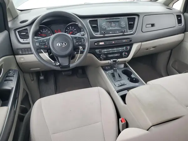 KNDMB5C1XH6221031 2017 KIA SEDONA - Image 8