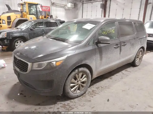 KNDMB5C1XH6226181 2017 KIA SEDONA - Image 2