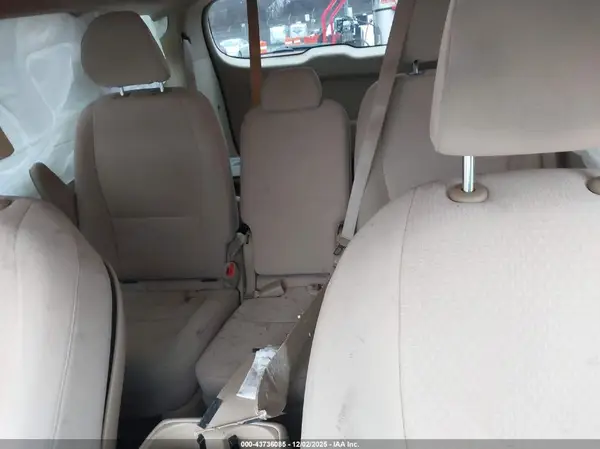 KNDMB5C1XH6230554 2017 KIA SEDONA - Image 8