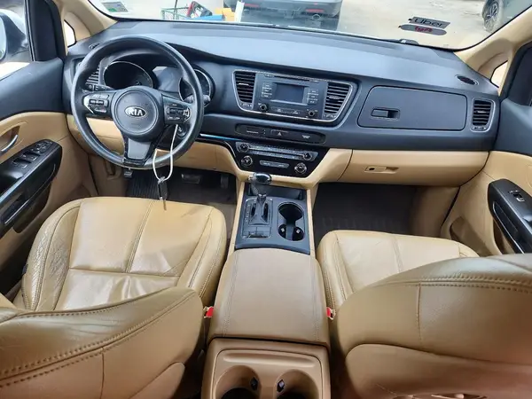 KNDMB5C1XH6233079 2017 KIA SEDONA - Image 8