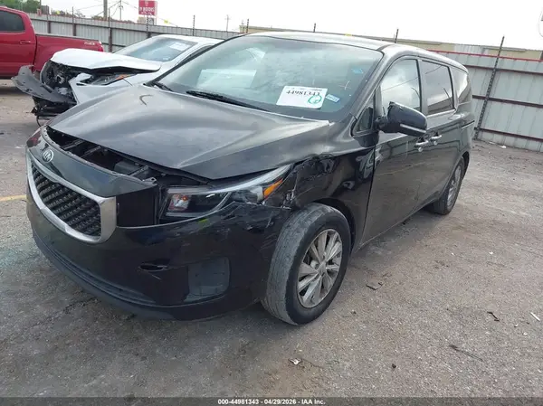 KNDMB5C1XH6234992 2017 KIA SEDONA - Image 2