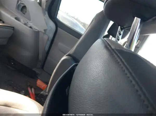 KNDMB5C1XH6239237 2017 KIA SEDONA - Image 8
