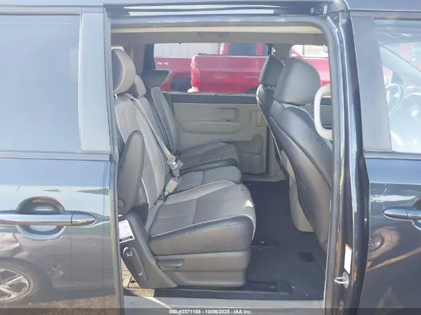 KNDMB5C1XH6242672 2017 KIA SEDONA - Image 8