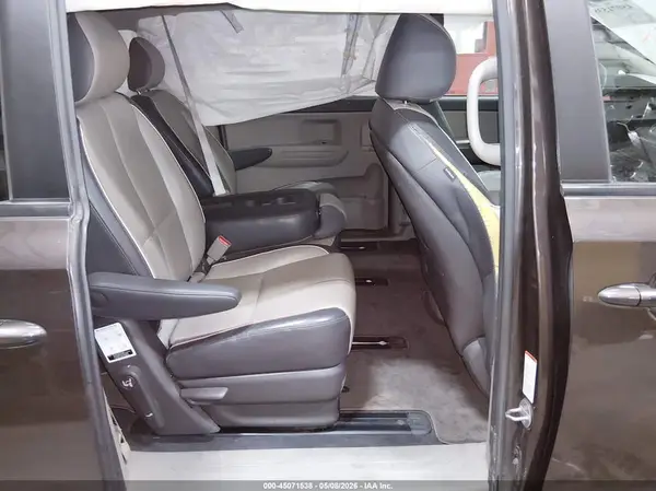 KNDMB5C1XH6243241 2017 KIA SEDONA - Image 8