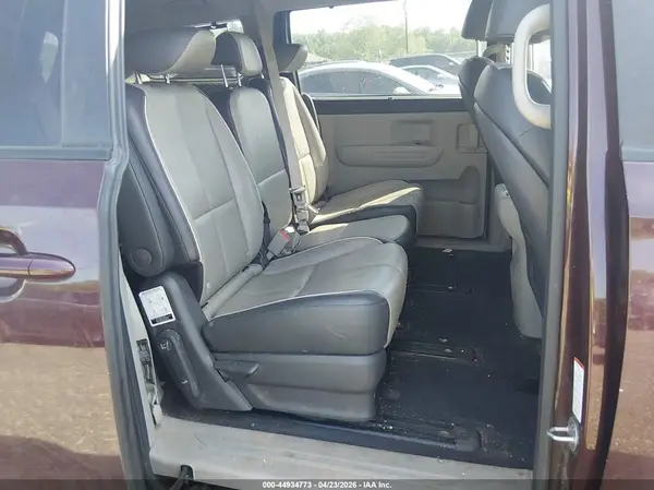 KNDMB5C1XH6246690 2017 KIA SEDONA - Image 8