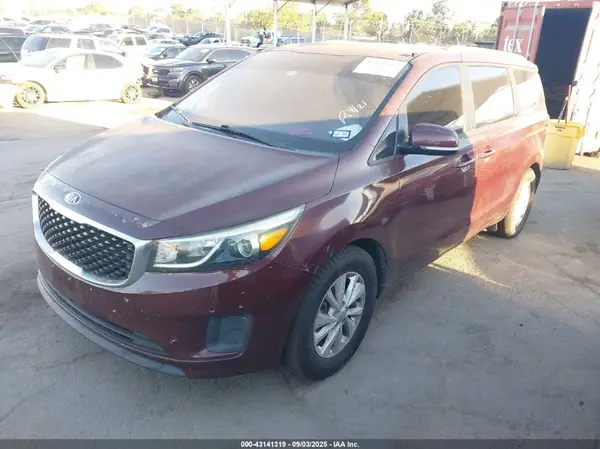 KNDMB5C1XH6246706 2017 KIA SEDONA - Image 2