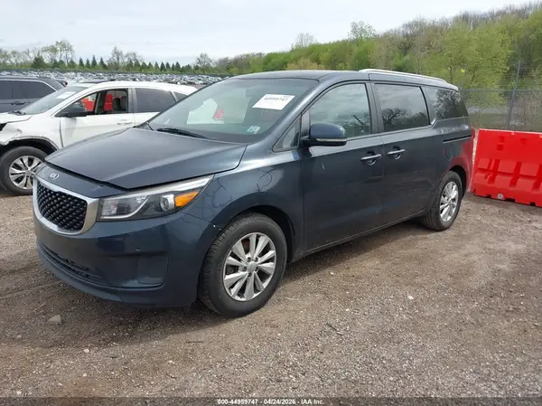 KNDMB5C1XH6247936 2017 KIA SEDONA - Image 2