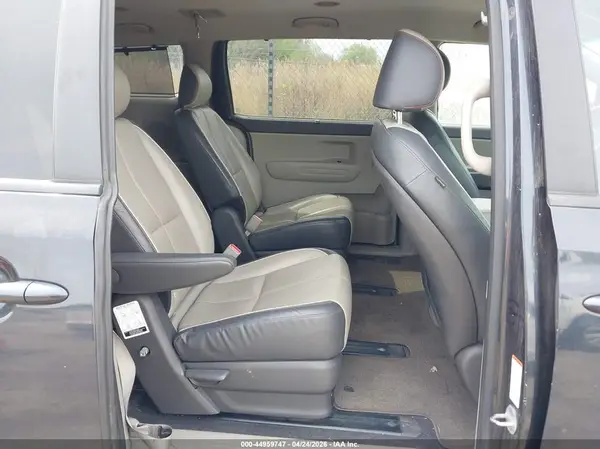 KNDMB5C1XH6247936 2017 KIA SEDONA - Image 8