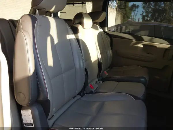 KNDMB5C1XH6251324 2017 KIA SEDONA - Image 8