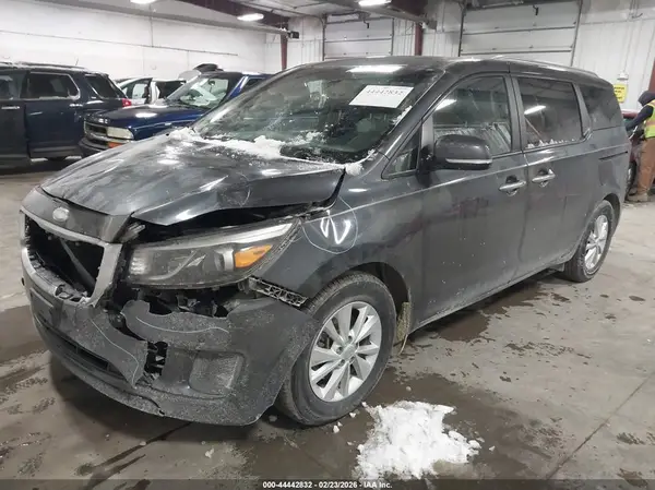 KNDMB5C1XH6269418 2017 KIA SEDONA - Image 2