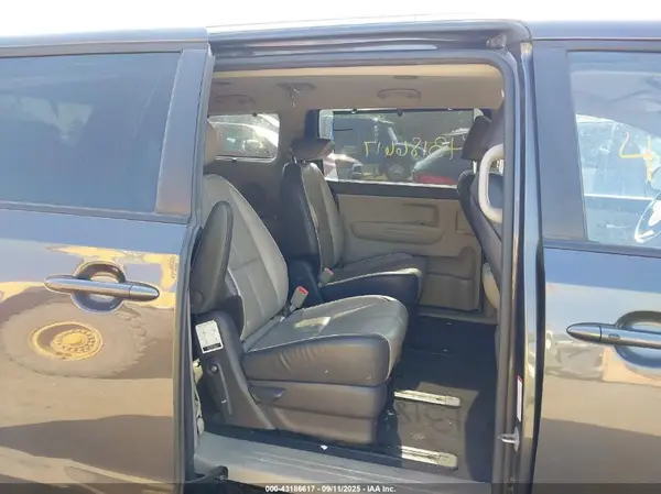 KNDMB5C1XH6269435 2017 KIA SEDONA - Image 8