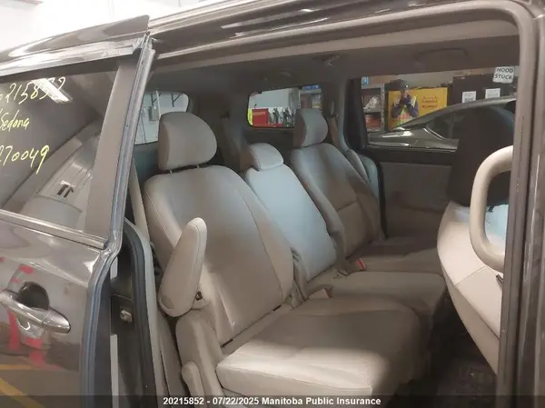 KNDMB5C1XH6270049 2017 KIA SEDONA - Image 8