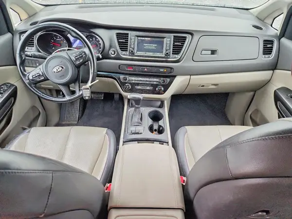 KNDMB5C1XH6281133 2017 KIA SEDONA - Image 8