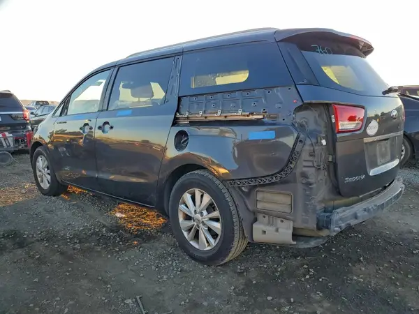 KNDMB5C1XH6283786 2017 KIA SEDONA - Image 2