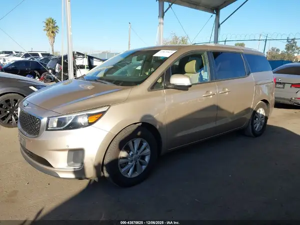 KNDMB5C1XH6290950 2017 KIA SEDONA - Image 2