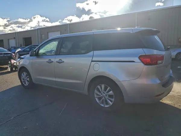 KNDMB5C1XH6301428 2017 KIA SEDONA - Image 2