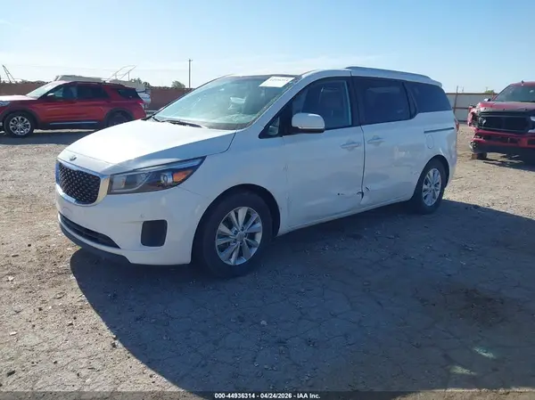 KNDMB5C1XH6311389 2017 KIA SEDONA - Image 2